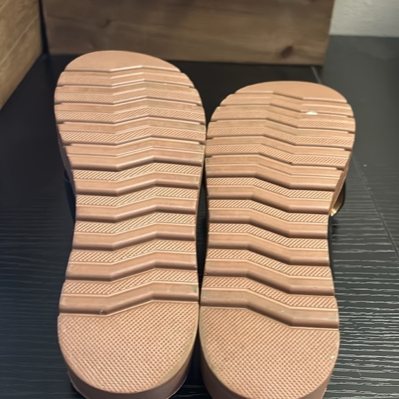 Soda Lucy open toe flatform crisscross band uppers sandals size 6 - Picture 5 of 5